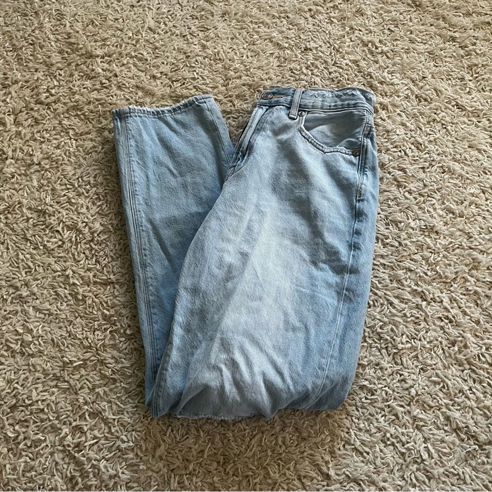 American Eagle Outfitters Mom Straight Jean size 2 regular